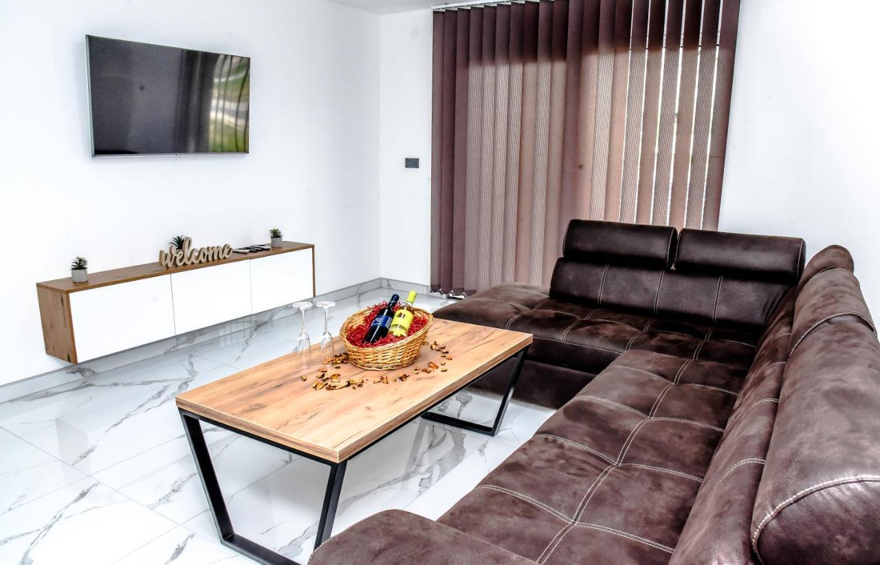 Luxury Villa M&B Тузла Екстериор снимка